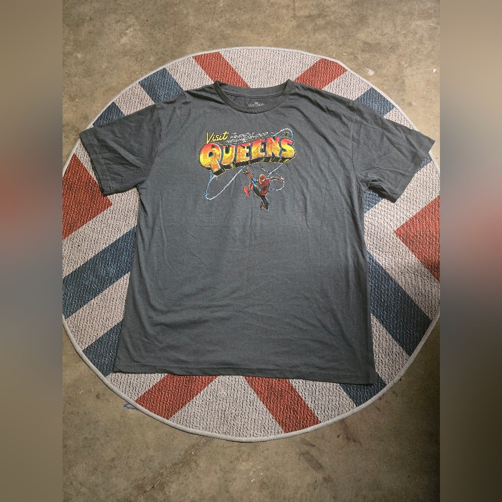 Loot Crate Gray 'Visit Queens' Short Sleeve Tee